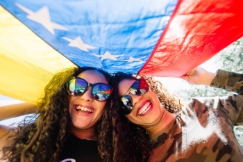 Venezuela is Under Attack! 27xJPEG, 13xAI