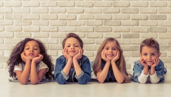 Group of Smiling Friends in Fashionable Jeans 25xJPEG