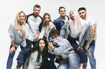 Group of Smiling Friends in Fashionable Jeans 25xJPEG