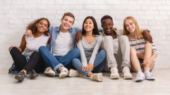 Group of Smiling Friends in Fashionable Jeans 25xJPEG