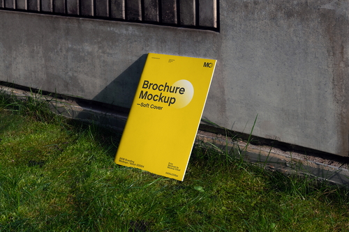 Brochure Mockup Scene Raw-04-01