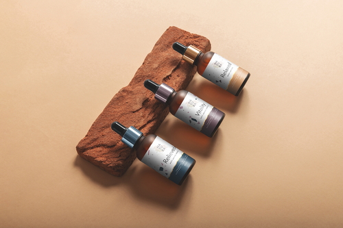 Natura Dropper Bottles Cosmetics Mockup Scene 09