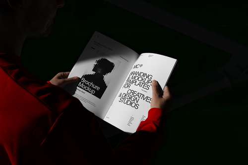 Brochure Mockup Scene Raw-05
