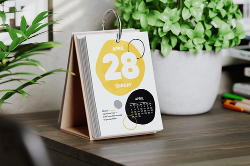 Daily Flip Desk Calendar Mockup