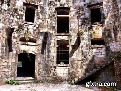 Ruined Buldings 70xJPG