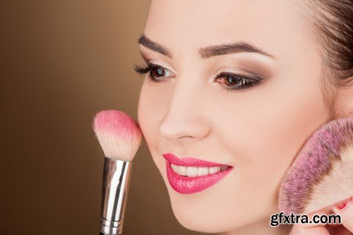 Skillful make-up artist - 25 UHQ JPEG