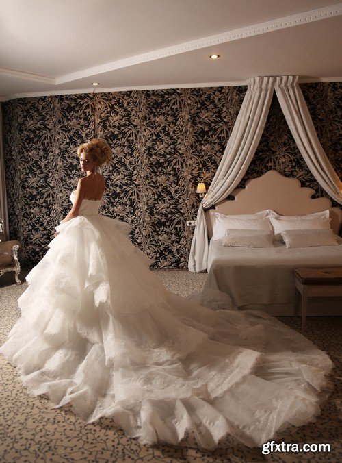 Blonde girl in wedding dress-5xJPEGs