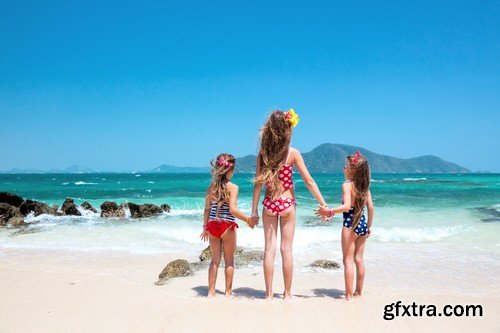 Children on the beach-8xUHQ JPEG