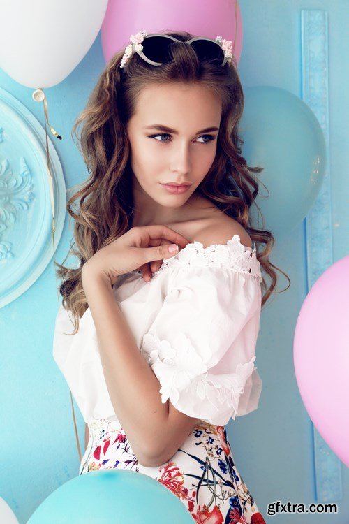 Beautiful Romantic Young Girl & Air Balloons - 19xUHQ JPEG