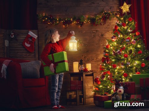 Happy Family at Christmas, Mother and Daughter 26xJPG