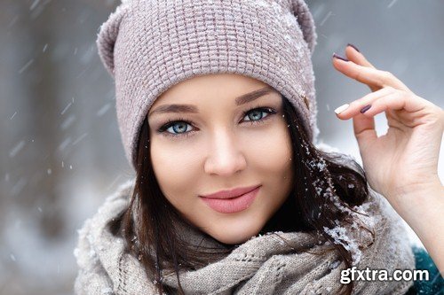 Girl in winter clothes - 5 UHQ JPEG