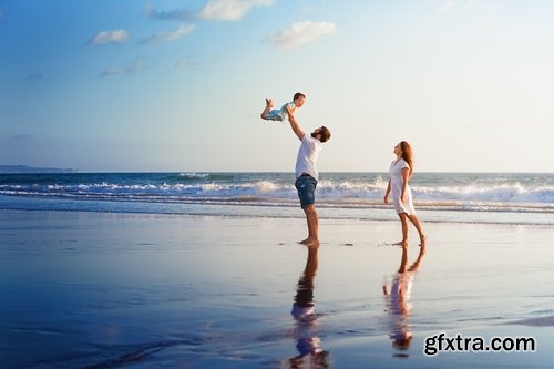 Happy Family Mom Dad Children Joy Holidays 25xJPG Happy Family Mom Dad Children Joy Holidays 25xJPG