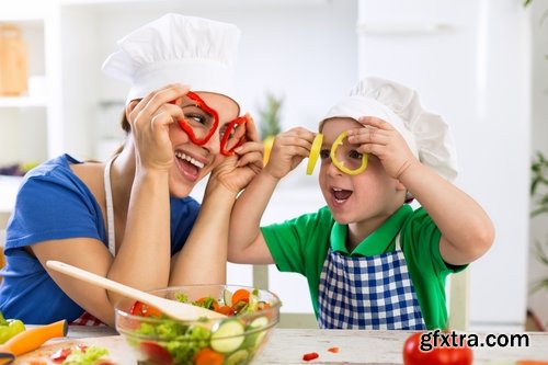 Happy Family Mom Dad Children Joy Holidays 25xJPG Happy Family Mom Dad Children Joy Holidays 25xJPG