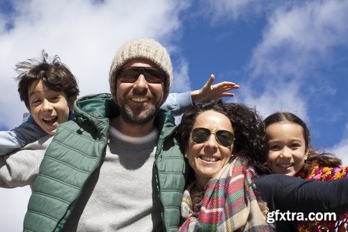 Happy Family Mom Dad Children Joy Holidays 25xJPG Happy Family Mom Dad Children Joy Holidays 25xJPG