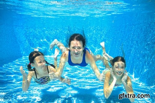 Happy Family Mom Dad Children Joy Holidays 25xJPG Happy Family Mom Dad Children Joy Holidays 25xJPG