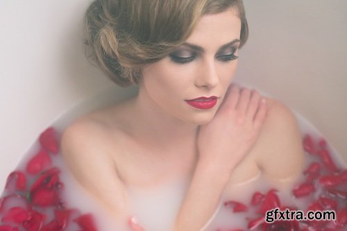 SLR Lounge - Fine Art Boudoir Scene 02: Lighting, Posing & Post Production