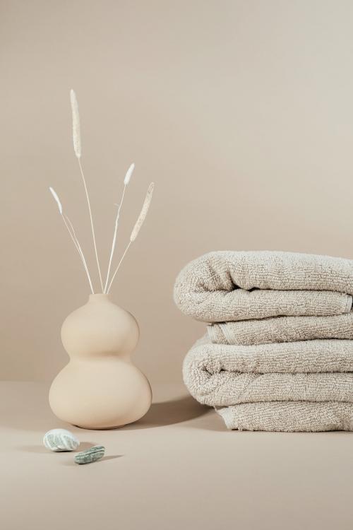 Clean natural brown towels bathroom design - 2255781