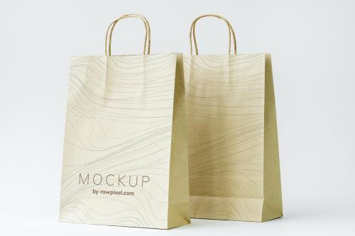 Paper bag mockup on the table - 502982