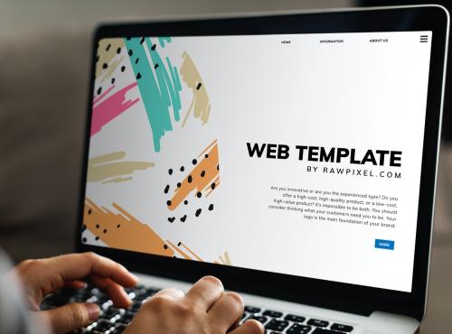 Working on a web template on the laptop - 502744