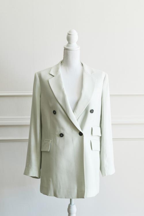 White blazer on a pinnable mannequin - 1220930