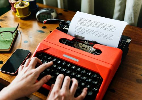 Woman typing on a retro typewriter - 399738