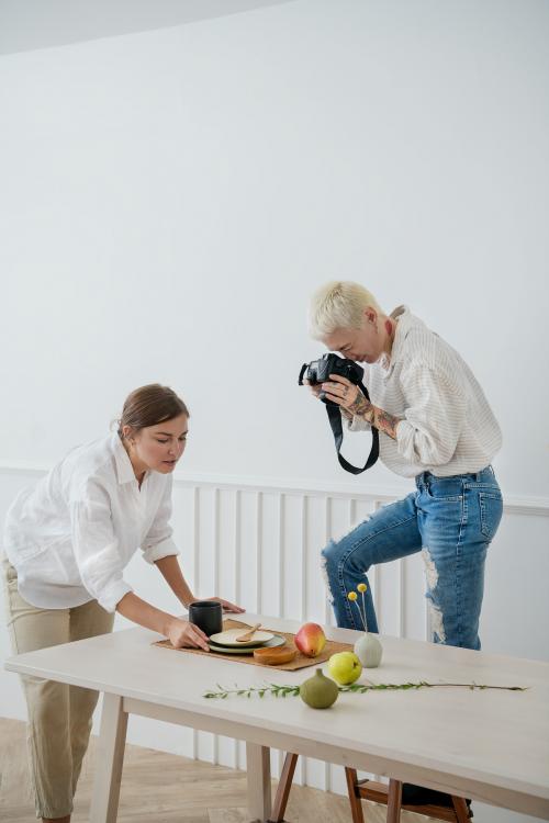 Blogger photographing the plate decor on the dining table - 1212762