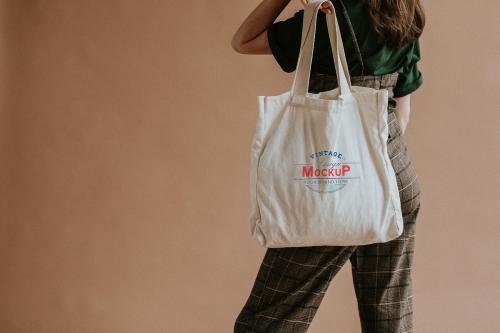 Woman with a tote bag mockup - 1216488