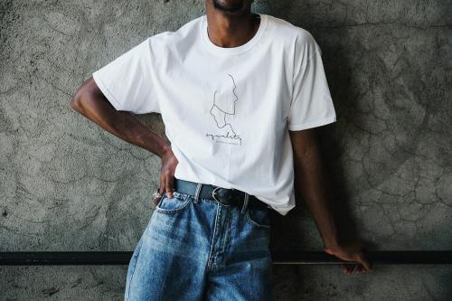 Black man wearing a silk screen white t-shirt mockup - 1198671