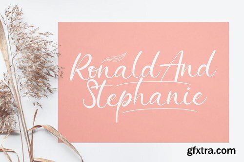 Batheny Rosie - Script Font