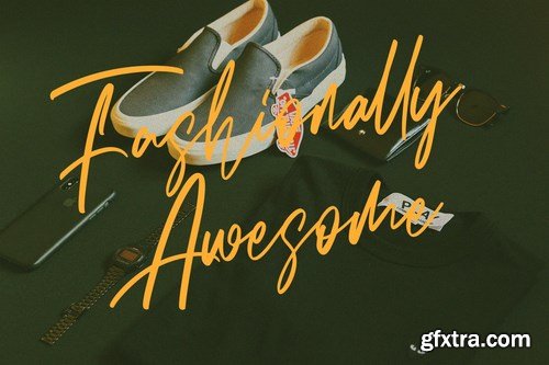Heavenllys Fancy Script Font