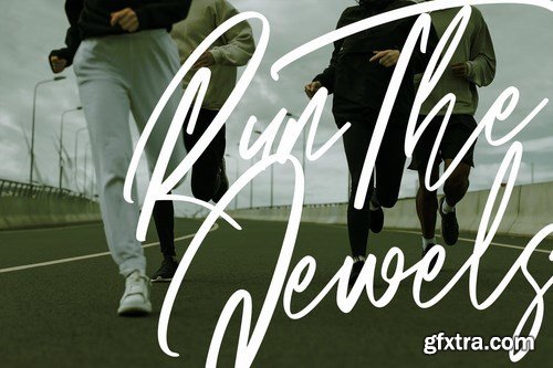 Heavenllys Fancy Script Font