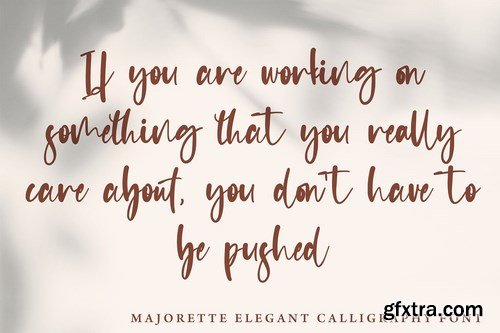 Majorette - Elegant Calligraphy Font