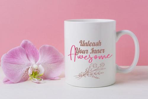 Delucy - Playful Handwritten Script Font