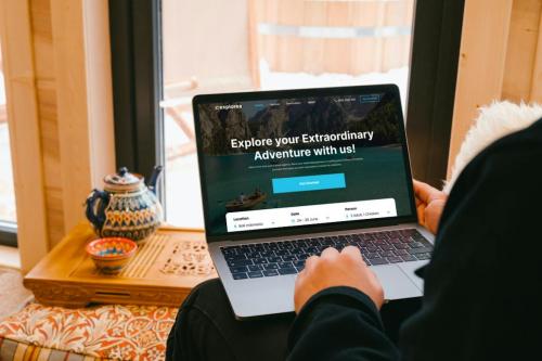 Explorea - Travel Agency Landing Page Explorea - Travel Agency Landing Page