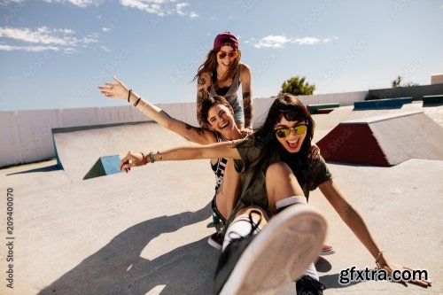 Group Of Women Playing With Skateboards 6xJPEG