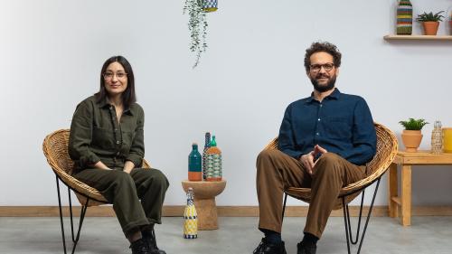 Domestika - Basket-Weaving: Line Bottles with Colorful Wires