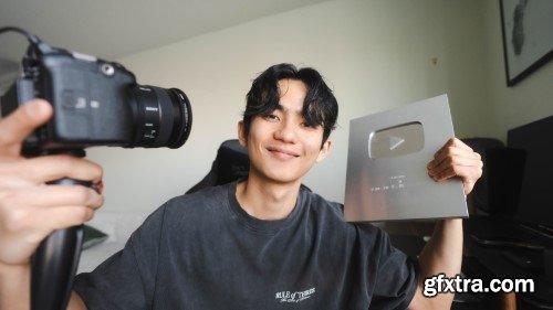 Skillshare - Vlogging on YouTube: Filming, Editing, & Strategies for Success