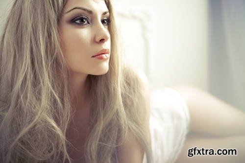 Female Model in Underwear Studio Shoots 25xJPG