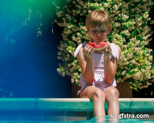 Megbittonproductions - Five Minute Edit: Pool Day