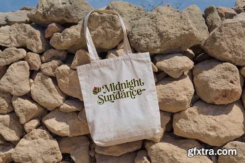 CreativeMarket - Regus Display - 90\'s Serif Family