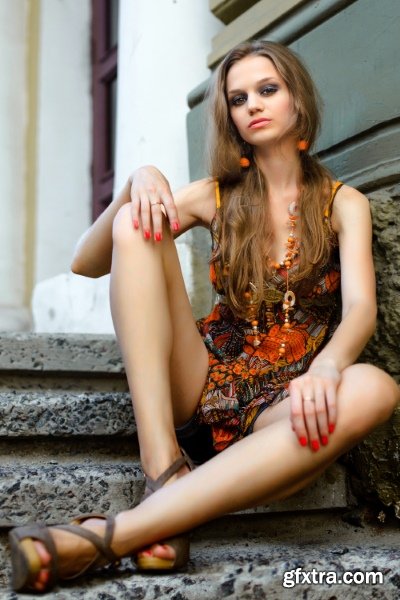 Girl on a City Streets Background 25xJPG Girl on a City Streets Background 25xJPG