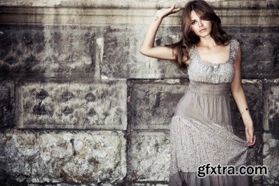 Girl on a City Streets Background 25xJPG Girl on a City Streets Background 25xJPG