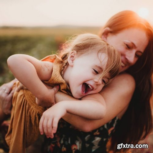 Twig & Olive - Family (Mom with Kids)