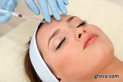 Woman Get a Botox Injection 25xJPG