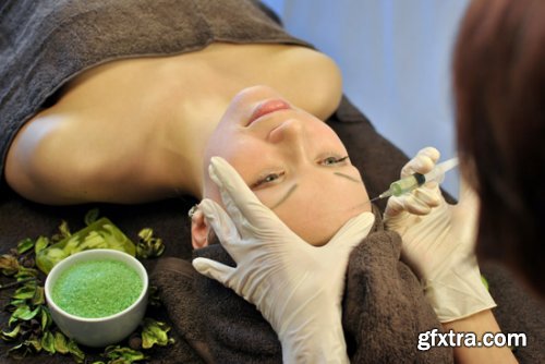 Woman Get a Botox Injection 25xJPG