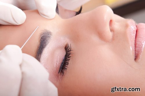 Woman Get a Botox Injection 25xJPG