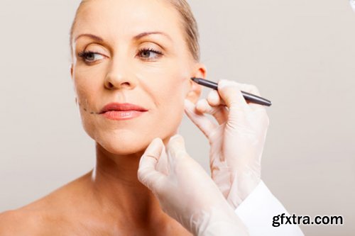 Woman Get a Botox Injection 25xJPG